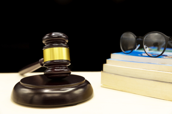 Venta alzada de créditos litigiosos y derecho de retracto