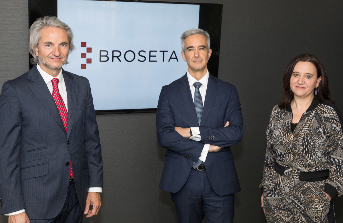 Manuel Broseta, presidente de BROSETA; Andrés Campaña, nuevo socio de la Firma, y Rosa Vidal, socia directora